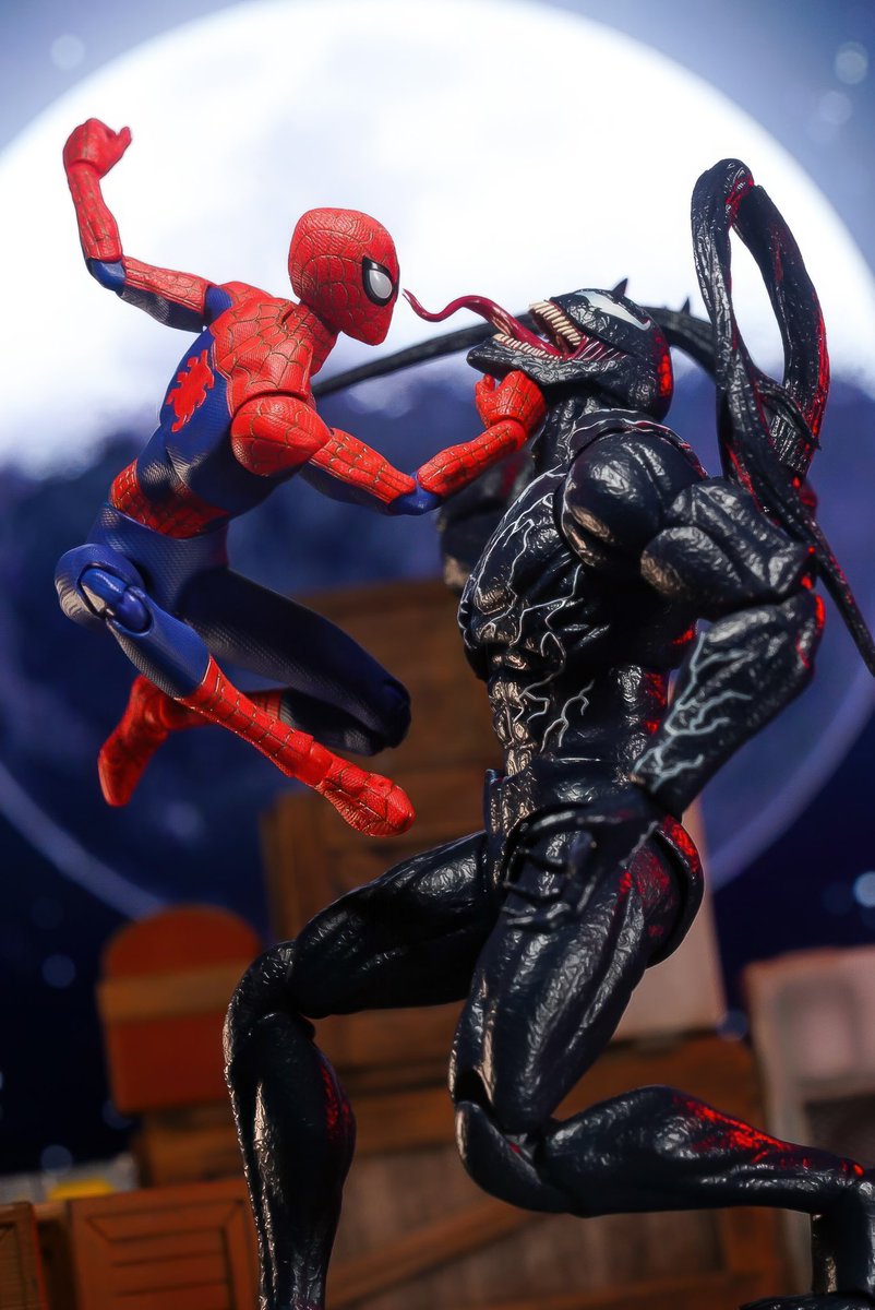 No one can win every battle…

But no man should fall without a struggle. -Peter Parker 🕷️ 

(SH Figuarts Venom available from <a href="/EntEarth/">Entertainment Earth</a> use the link in my bio and use code “kingdom10” to save ) 

#spiderman #marvel #venom #art