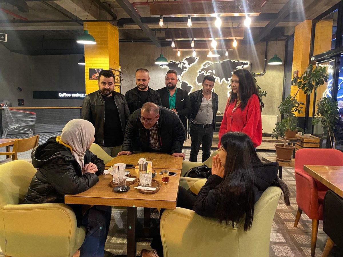 Bugün Erciş’te milletvekili adayımız sn. Seracettin Bedirhanoğlu ve gençlik kolları ile kafeleri gezdik. Gençleri dinledik. Genç fikirlere kulak verdik. Onlara da #sanasöz dedik. <a href="/bedirhanogluvan/">Seracettin Bedirhanoğlu</a> <a href="/avzeynepcan/">Zeynep Can</a> <a href="/CHPVAN_/">CHP Van İl Başkanlığı</a> <a href="/hakanilvan/">Hakan İlvan</a> @mvercancicek65 <a href="/Feridun_unall/">Feridun Ünal</a> <a href="/kilicdarogluk/">Kemal Kılıçdaroğlu</a>