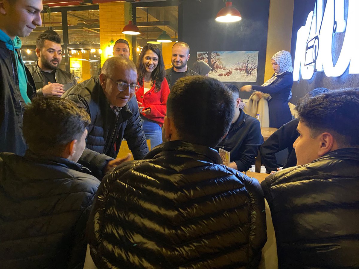 ercis_halk's tweet photo. Bugün Erciş’te milletvekili adayımız sn. Seracettin Bedirhanoğlu ve gençlik kolları ile kafeleri gezdik. Gençleri dinledik. Genç fikirlere kulak verdik. Onlara da #sanasöz dedik. @bedirhanogluvan @avzeynepcan @CHPVAN_ @hakanilvan @mvercancicek65 @Feridun_unall @kilicdarogluk https://t.co/2qX6k015B9