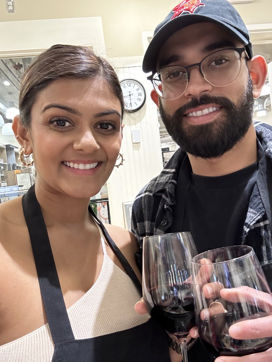nikeshjs's tweet photo. Date Night π¨π½βπ³ #ChefCurrywiththePot https://t.co/vRorgJjjQg