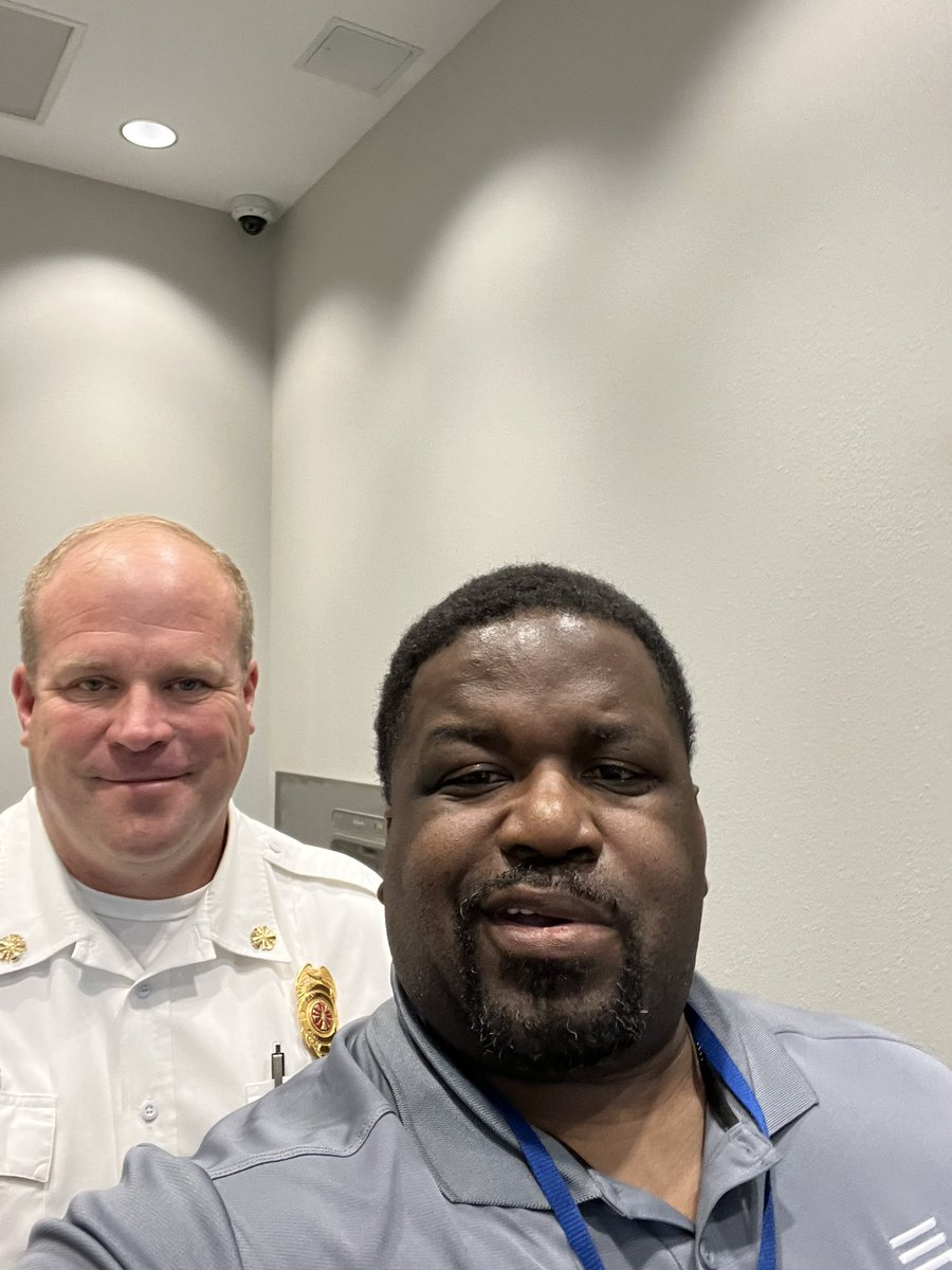 BobbyJones_ATT's tweet photo. Outside getting some fresh air on this stormy day networking and educating with our #FirstResponders about @FirstNet &amp;  talking with our local community about #Fiber ! #AlmightyAllen #FirstNetExpert #FiberExpert @LifeAtATT @NtxFiberteam @Ant_Montoya @EricJGraham_  @Resqme63 https://t.co/zMmEShojsd