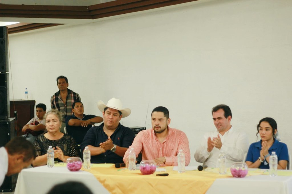 Pepe_Yunes's tweet photo. Gracias a la Asociación Concertación Veracruzana por invitarme a impartir la Conferencia "Desarrollo Económico en la Región de los #Tuxtlas "
Agradezco a Esau Uscanga y a las amigas y amigos de #SanAndresTuxtla su atención y recibimiento. https://t.co/Fe2lPNWEY1