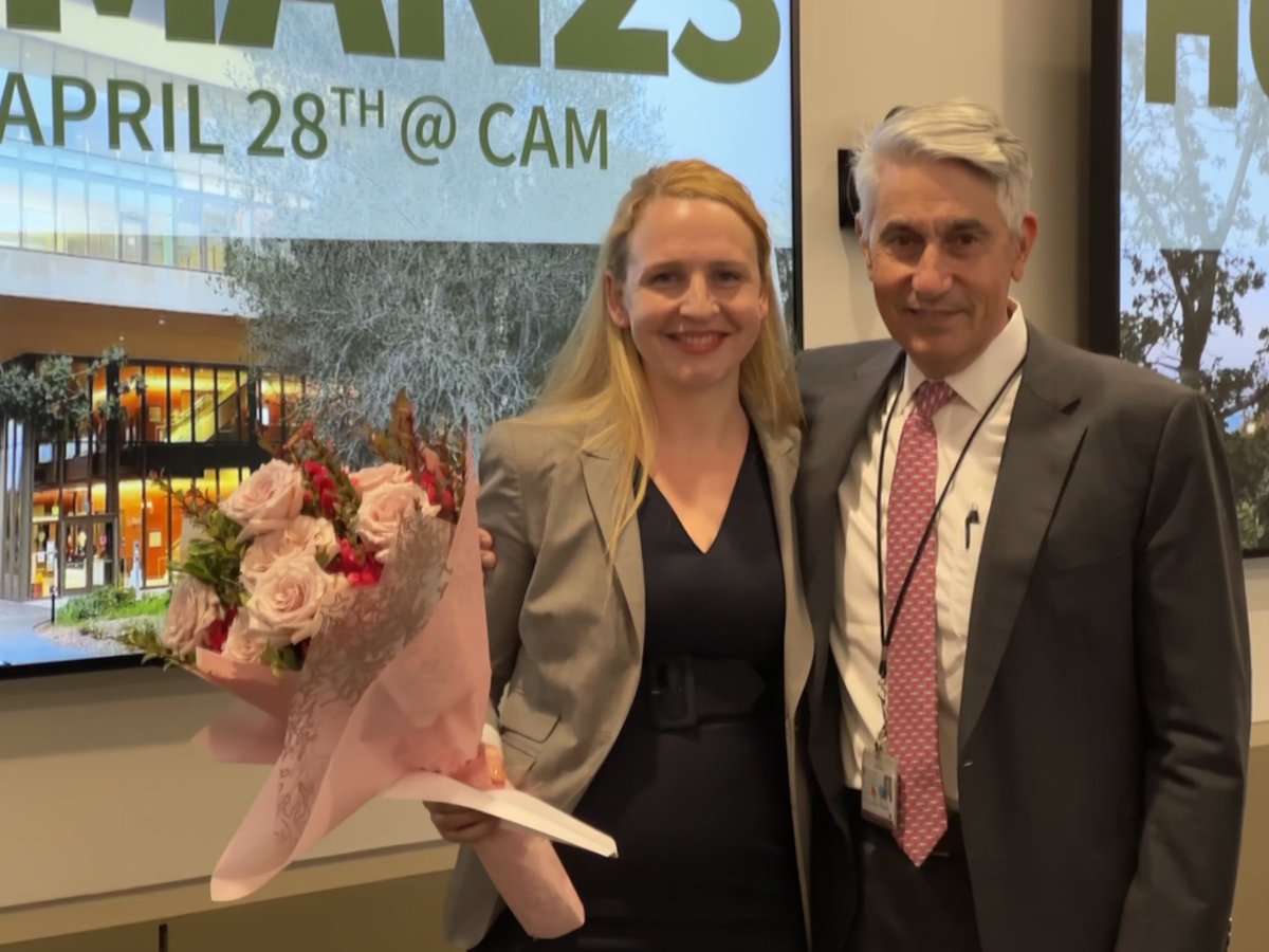 StanfordPlastic's tweet photo. 🏆 Congratulations Dr. Deshka Foster of Longaker Lab for winning best basic science podium presentation at #Holman2023 for her talk, “Avoiding a Sticky Situation: Translation of sustained-release therapeutic to prevent abdominal adhesions.” https://t.co/LkwPhegavY