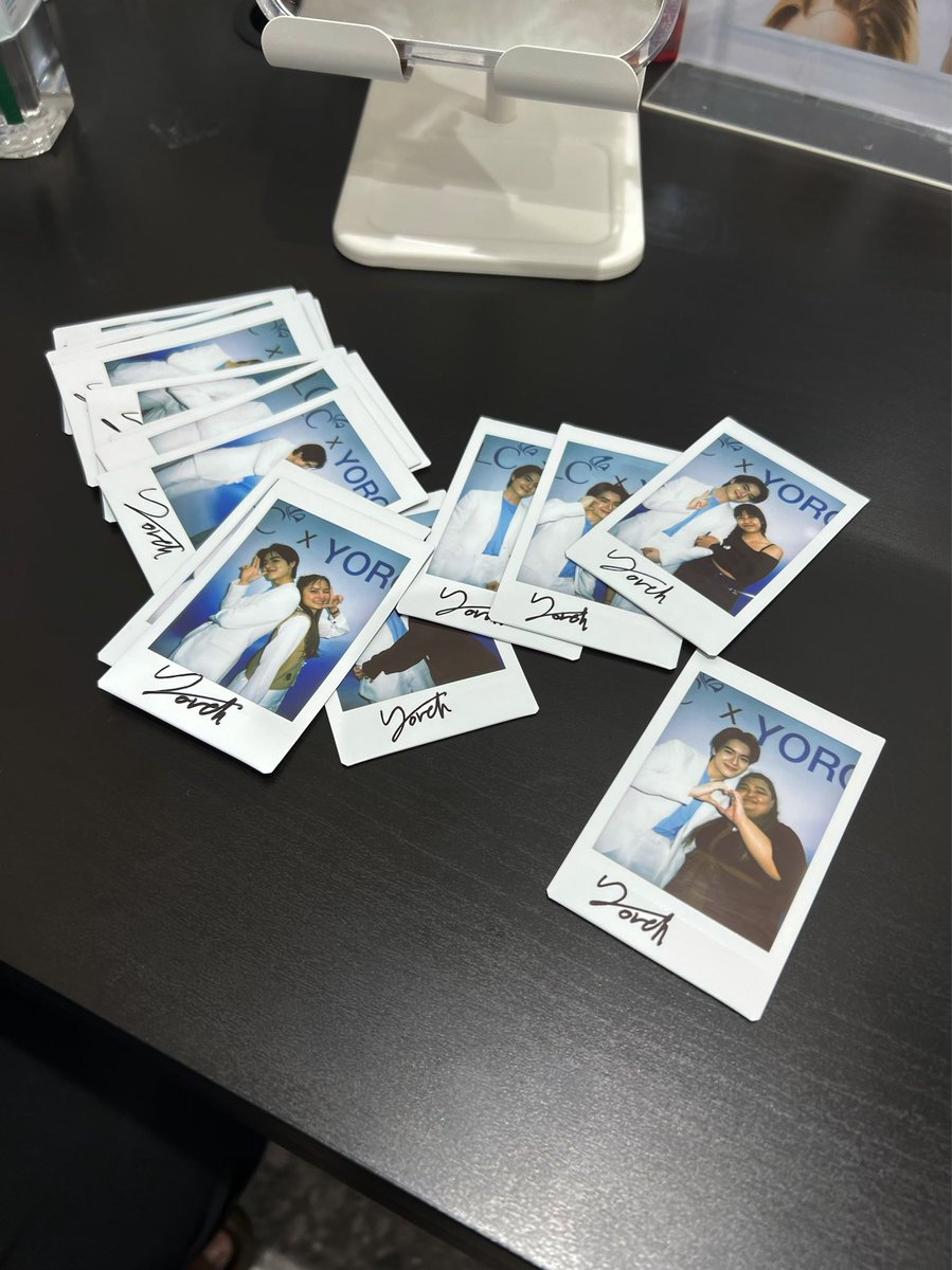 AmmodelAu's tweet photo. 🙇‍♀️👭👬👫 💙 ขอบคุณน้องๆนะคะ  @SLCClinic_ 

#slcclinic
#YorchEntertainment
#SevenYORCH
#yorch_yongsin
#ammodel https://t.co/pp4ZzSmIbr