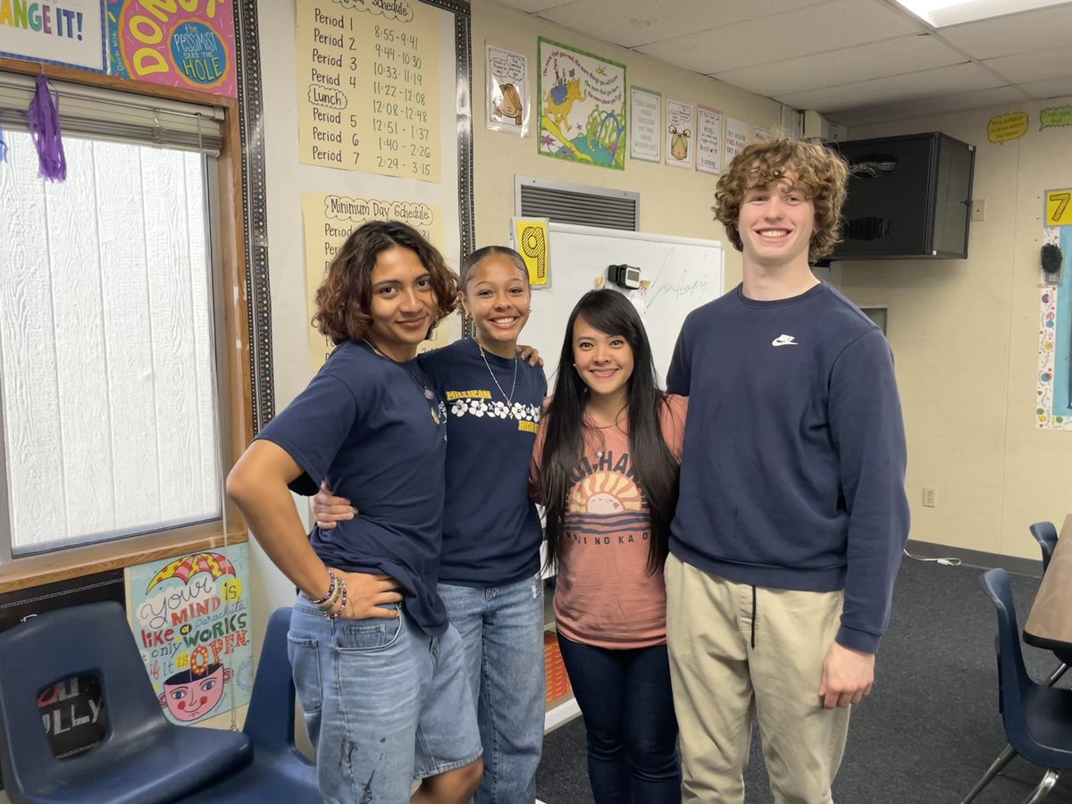 vovothao's tweet image. Love when former students come back to visit. They’re now juniors! 🥰