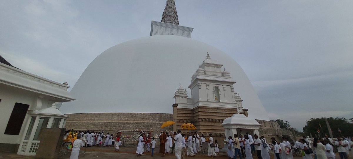 Dumeeya's tweet photo. #Srilanka
#Ruwaweliseya https://t.co/PZt4M9C3ru