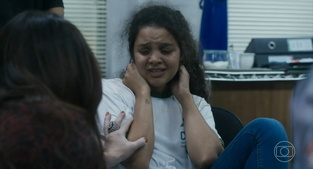 LeuStrode's tweet photo. Que cena pesada e triste meu pai 😣😣 coitada da Karina,e que de verdade é a Isa 💙
#Travessia https://t.co/wvbTLOIZYl