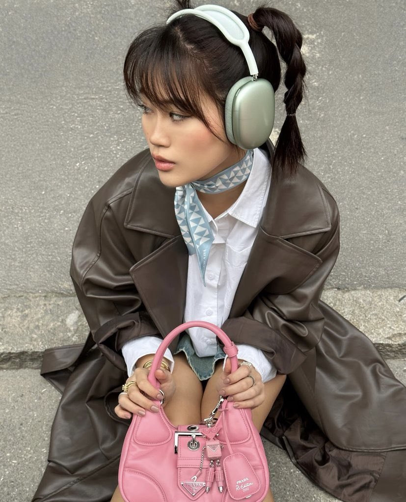rubyisrudejkbtw's tweet photo. guess what i have in my bag https://t.co/wViI7vsexe