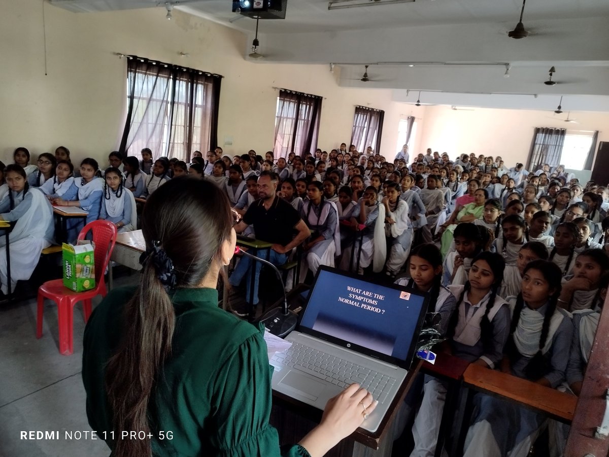 ItsHope4India's tweet photo. Human Organization for Peace and Education Ngo conducted Mesntrual Hygiene Session in GSSS Sahnewal Girls school. 

250 girl students attended the interactive session done by Dr. Divya Jain and won prizes on their correct answer during the quiz after the session. #mhm #pcod https://t.co/OwdtTnIuHk