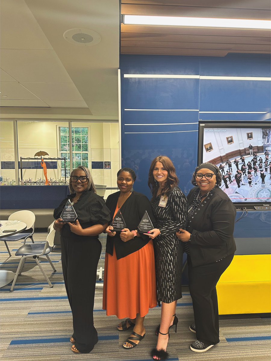 JanaeCapshaw's tweet photo. Tonight I received the professional staff member of the year award for @LAComoFWISD! Thank you to my Lion family for choosing me and allowing me to support you and our students daily! I am so honored and inspired by all of you! 💚#LANlevelup @pdilley5 @LANSchools @rogers_buchana https://t.co/0vLPPaUBBb