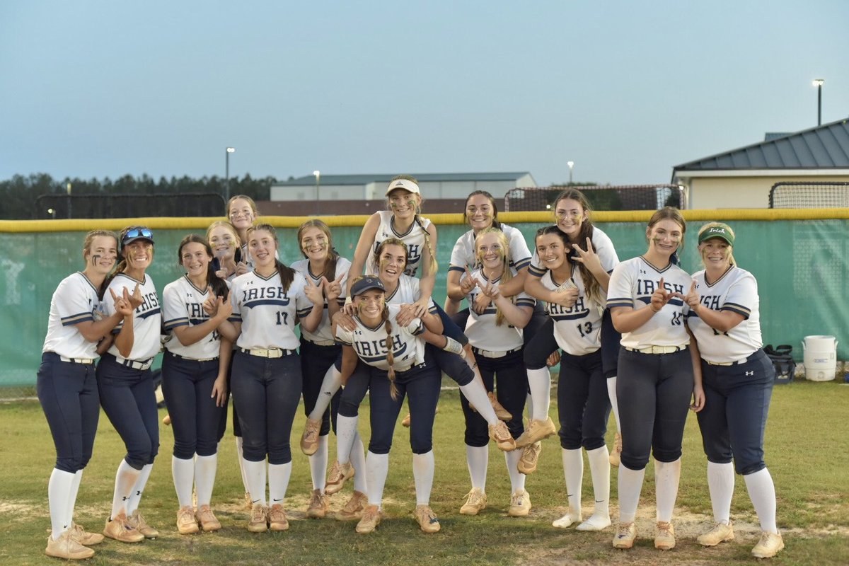 SouthMSRitter's tweet photo. 2nd Round Class 3-A Softball
Irish dominate and take Game 1 behind Junior pitcher Allee Bennett. Irish win 11-1 in 6 over McLaurin. ⁦@spfightingirish⁩ ⁦@blake_brannontv⁩ ⁦@TheJeffTakeWXXV⁩ ⁦@228Sports⁩ ⁦@bshields0244⁩ ⁦ https://t.co/cCRffrQpCZ