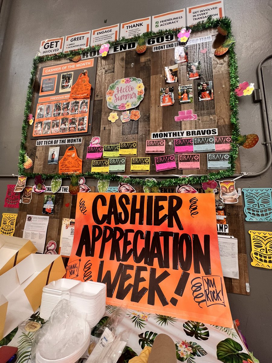 Yaymi16's tweet photo. Oh yeahh! Cashier appreciation week 🥳 at 0609 Hawaii theme  🌺  Tyler lot attendant staying on top of it 🫡 #SanFernando #TheValley #TheHomeDepot #PacSouth https://t.co/8lP0yB9xnM