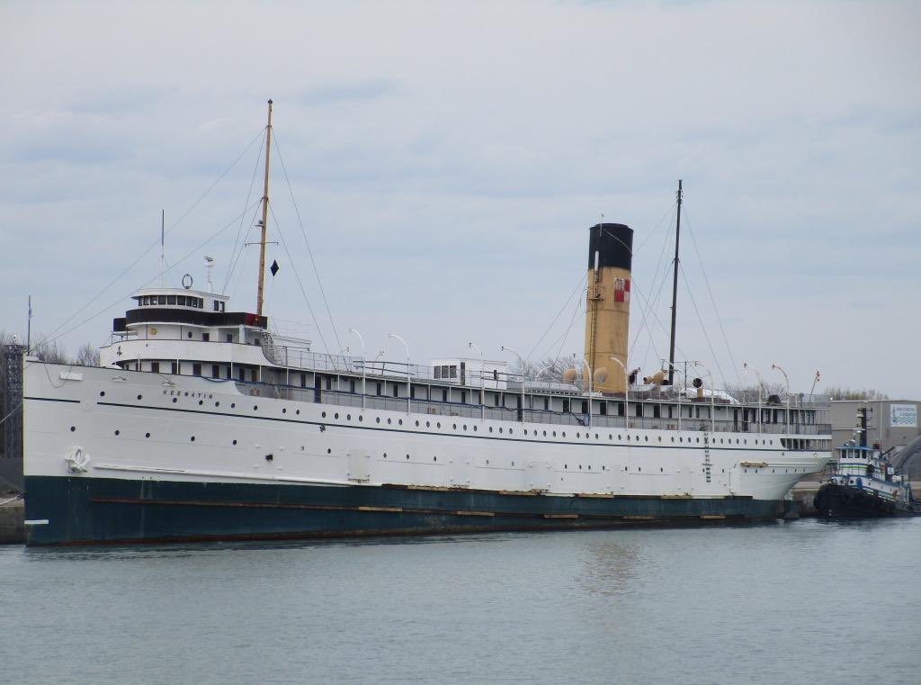 twitandrewking's tweet photo. The 1907 “Keewatin” steamship that is on its way to Kingston, On Maritime Museum…an intact time capsule of the steamship travel on the Great Lakes era…#1899 https://t.co/7N6C5arV8E