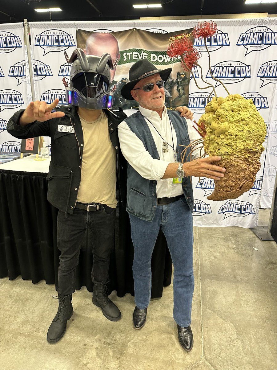 IcyPitzVT's tweet photo. Met the Mythical Legend @SteveDownes117 at @STXComicCon He wasn’t too thrilled about the captured flood infection form I brought. 
I never thought I’d get to meet him, but truly grateful I was able to. #Believe https://t.co/cvnC4eIisC
