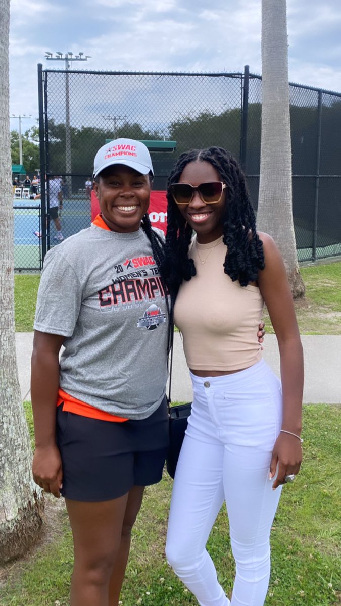 Darneshajmoore's tweet photo. Love, Support & Tennisβ¦ π«ΆπΎ
Congrats to my Peopleππβ€οΈ Itβs RING SZNβΌοΈ #SWACCHAMP πΎ#NEWLYWEDS π https://t.co/w4mEVB1ery