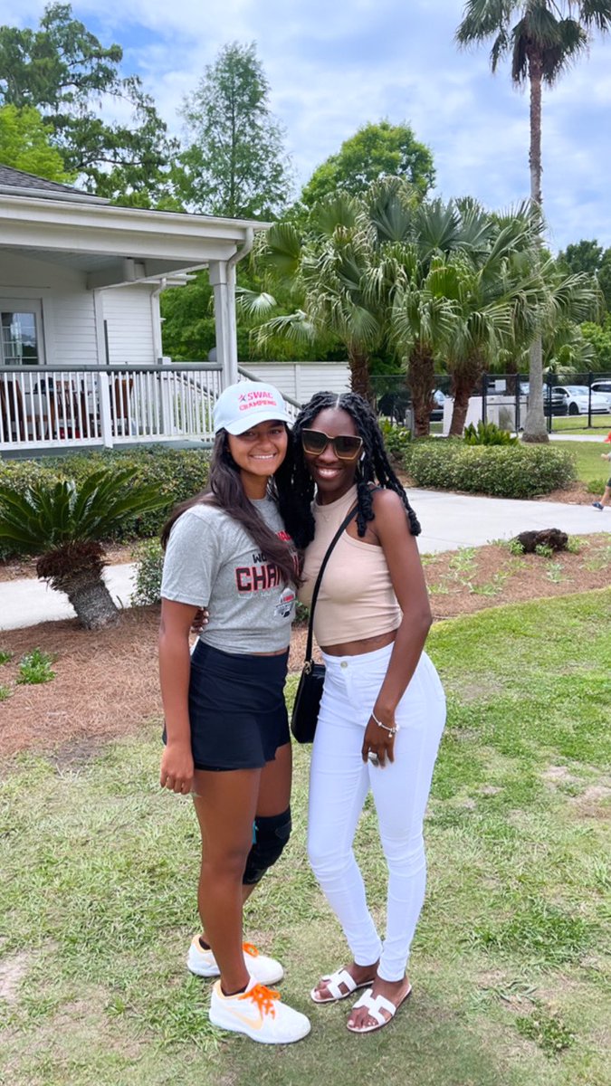 Darneshajmoore's tweet photo. Love, Support & Tennisβ¦ π«ΆπΎ
Congrats to my Peopleππβ€οΈ Itβs RING SZNβΌοΈ #SWACCHAMP πΎ#NEWLYWEDS π https://t.co/w4mEVB1ery