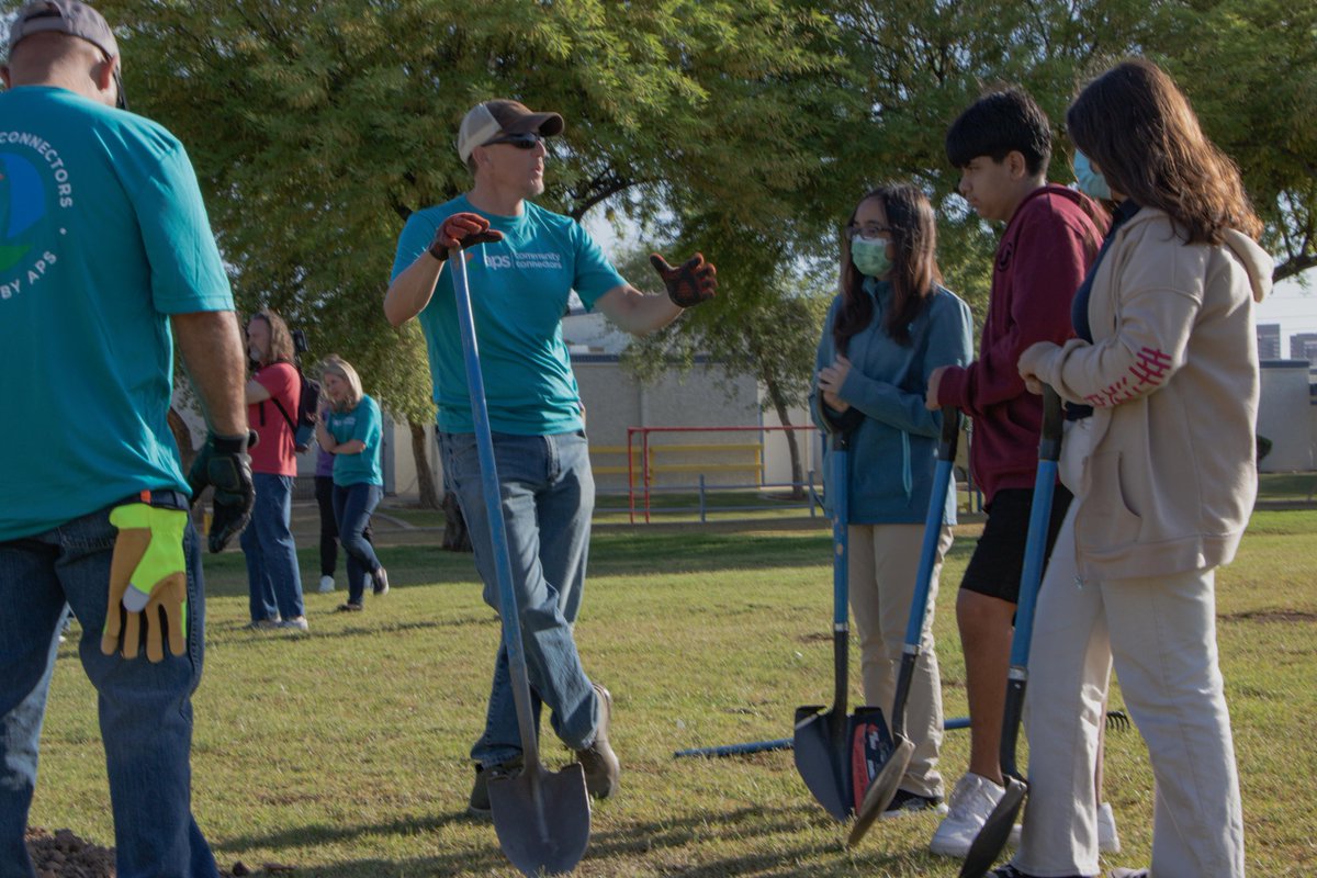 apsFYI's tweet photo. The power of nature and community was on full display at our tree planting event with @TreesMatterAZ. We worked together with @phxschools Bethune School to plant 33 trees, and it was a huge success! 

Learn more about our Community Tree Planting program at https://t.co/WZD2geyrnt https://t.co/hOGT4QXWXA