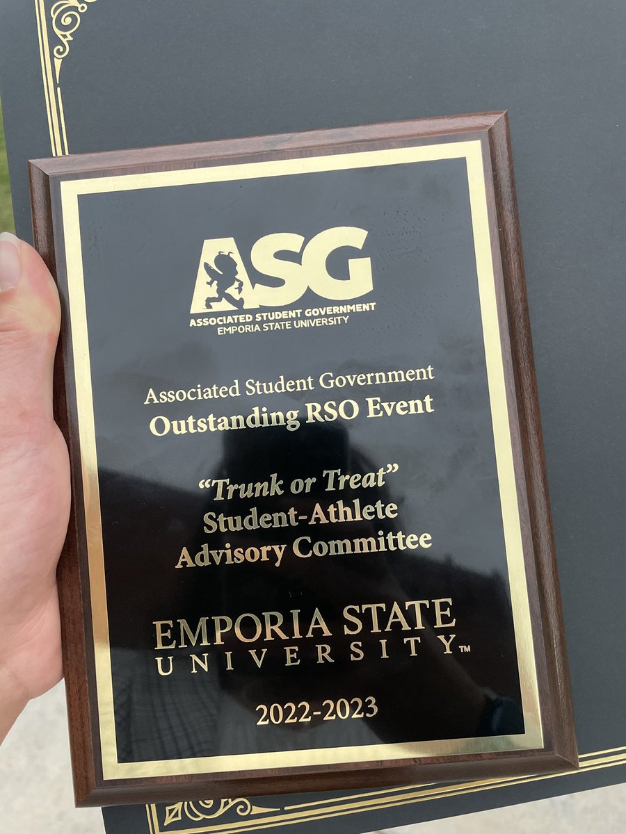 ESUSports's tweet photo. Congrats to @ESUSAAC for their Trunk or Treat event being named the Outstanding RSO Event of the Year by @EmporiaStateASG #StingersUp https://t.co/pCdwBNEeX6