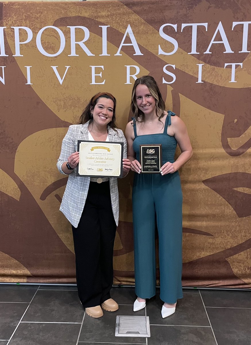 ESUSports's tweet photo. Congrats to @ESUSAAC for their Trunk or Treat event being named the Outstanding RSO Event of the Year by @EmporiaStateASG #StingersUp https://t.co/pCdwBNEeX6