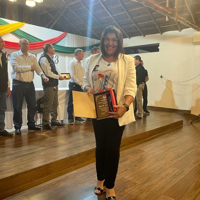 rosasosal8's tweet photo. Conmemorando el Día del Trabajador, esta noche tuve el honor de recibir un reconocimiento por 30 años de trabajo en la Cooperativa Colonias Unidas. 

30 años que han sido una gran historia de trabajo arduo en esta gran institución tan querida en #Itapúa. https://t.co/GhWbWwfLJv