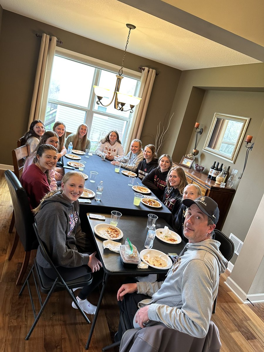 JV Team Dinner tonight!!! These kids are working hard to take the next step in the Crimson Softball Program!!  #AwesomeKids #TrustTheProcess #Hardworkers #LoveSoftball <a href="/MGActivities/">Crimson Activities</a> <a href="/coach_head15/">Joe Head</a>