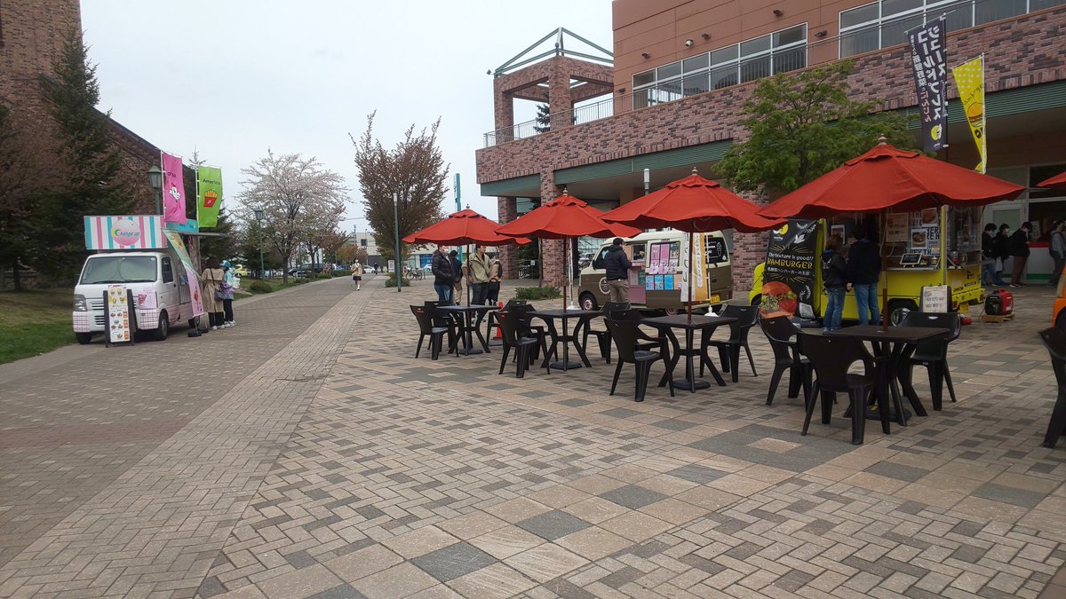 sweetsmiya's tweet photo. 今日明日はアリオ札幌エントツ広場「コスプレフェスティバル」でモバイルギャレー紹介キッチンカーが4台集合
本日は@change_up_world  @TruckDazzling  
@ri_chan9421
@pirozangicar
です。是非お越しください。 https://t.co/D5jMrF21Zp