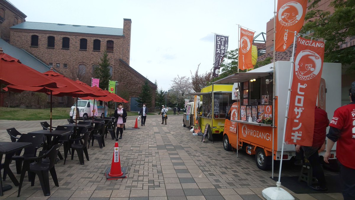 sweetsmiya's tweet photo. 今日明日はアリオ札幌エントツ広場「コスプレフェスティバル」でモバイルギャレー紹介キッチンカーが4台集合
本日は@change_up_world  @TruckDazzling  
@ri_chan9421
@pirozangicar
です。是非お越しください。 https://t.co/D5jMrF21Zp