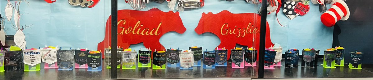 Another Poem in Your Pocket Day Celebration for the books🤗.  All of our students and staff received a poem to read, share, memorize and/or recite.  
Thank you Grizzly Family for participating 🐻❤️🐻
@GoliadGrizzlies 
<a href="/MsGalindoC/">Celeste Galindo</a> 
<a href="/GoliadPhysEd/">Jeanette Ortiz</a> 
<a href="/EctorCountyISD/">Ector County ISD</a>
