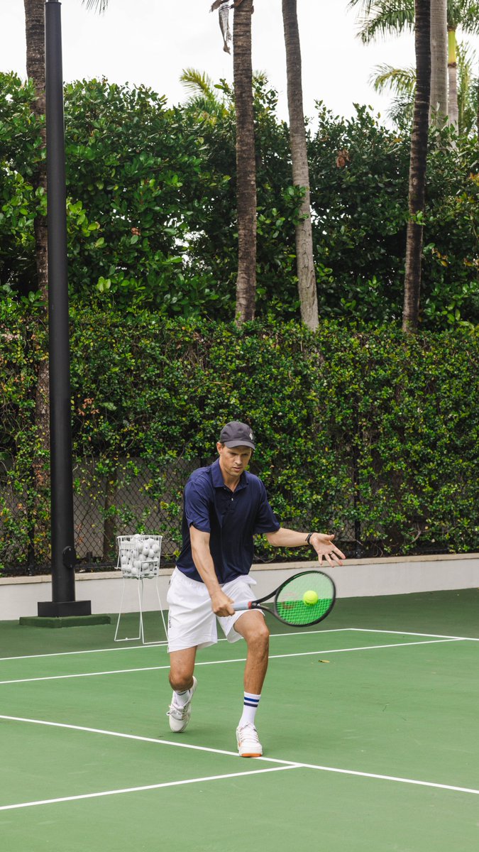 RalphLauren's tweet photo. #RLMiami festivities continue with brothers #MikeBryan and #BobBryan battling it out in a tennis match for our RLxPoolsuite event.
The brothers wear sport inspired pieces from #RLXGolf during their high intensity match. https://t.co/sk8BJyuOs8