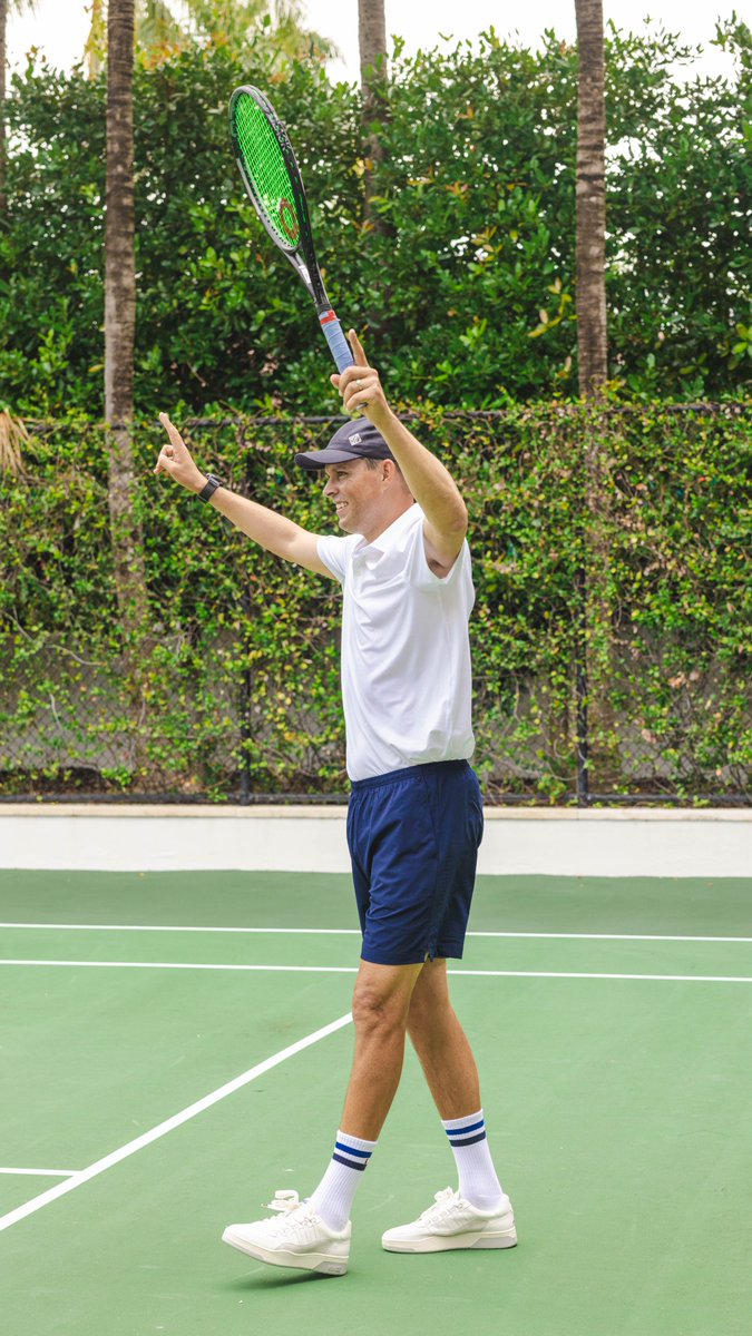 RalphLauren's tweet photo. #RLMiami festivities continue with brothers #MikeBryan and #BobBryan battling it out in a tennis match for our RLxPoolsuite event.
The brothers wear sport inspired pieces from #RLXGolf during their high intensity match. https://t.co/sk8BJyuOs8