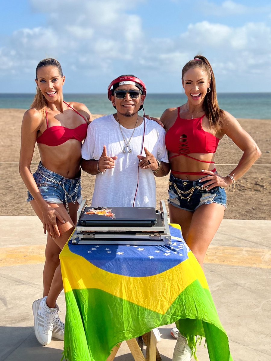 PalomaFiuza_1's tweet photo. ¡Todo está quedando listo para nuestro reencuentro! ¡Estoy demasiado feliz y ansiosa por volver a sentir la adrenalina del Axe nuevamente con @exportobrasildance en Perú! 🔥🎶🕺 #ReencuentroConaxe #FelizDeVolver #AdrenalinaDelAxe #exportobrasilEnPerú #MúsicaEnVivo https://t.co/0J76uLBYaE