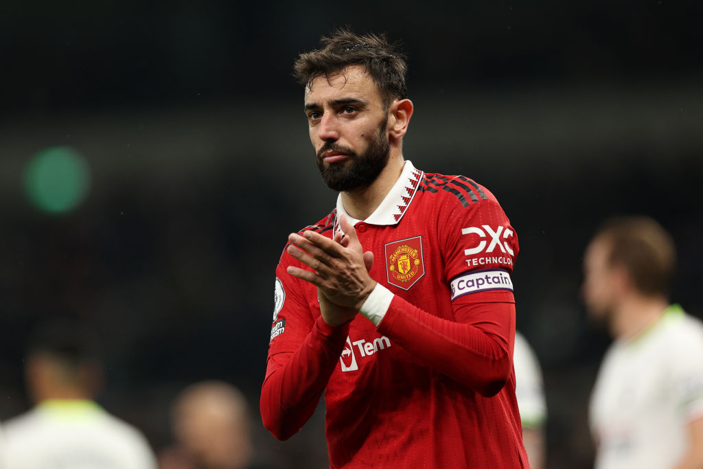 FabrizioRomano's tweet photo. Erik ten Hag: "Big compliment to Bruno Fernandes". 🔴 #MUFC

"I think he is the example that you have to suffer, that you have to sacrifice, when you want to play at the top level". https://t.co/Cm74aMrhrj