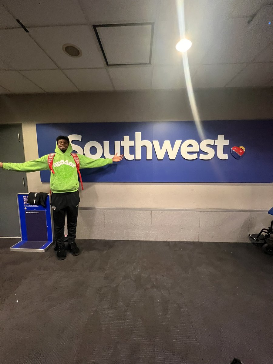 From the skies to the courts ✈️🏀 Shoutout @SouthwestAir for providing top-tier transportation to @thecapitalclassic in DC! Can't wait to hit the court and represent the United States All Stars on the national stage. 🙌

@lootmogul @eventsdc @hoopculture @dksapparel

#Southwest