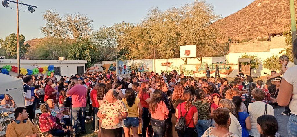 Regresó a su barrio el secretario de gobernación. Sociedad civil y el Voluntario de gobernación festejando a los infantiles en su día, gran tiempo familiar , gracias <a href="/AdolfoSalazar_/">Adolfo Salazar</a>  <a href="/AlfonsoDurazo/">Alfonso Durazo</a> <a href="/barajastorres15/">ARMANDO BARAJAS</a> <a href="/AmoryConviccion/">Amor y Convicción AC</a> <a href="/elmemonoriega/">Guillermo Noriega E.</a>