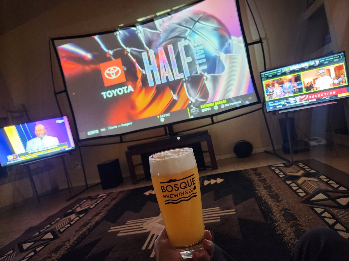 rayrynofan's tweet photo. #Lakers 🏀 
#NFLDraft 🏈 
#SunFade 🍺 https://t.co/21rF82C84M