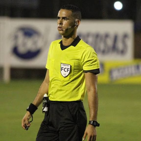 #CopaSudamerica #EDLP Carlos Ortega 🇨🇴 (33 años) será el juez del partido, que disputarán el martes 2 de mayo, Bragantino vs Estudiantes x la Copa Sudamericana. Lo acompañarán:
A1: Jhon Leon🇨🇴
A2: Dionisio Ruiz🇨🇴
4A: Jhon Hinestroza🇨🇴
VAR: Nicolas Gallo🇨🇴
AVAR: Heider Castro🇨🇴