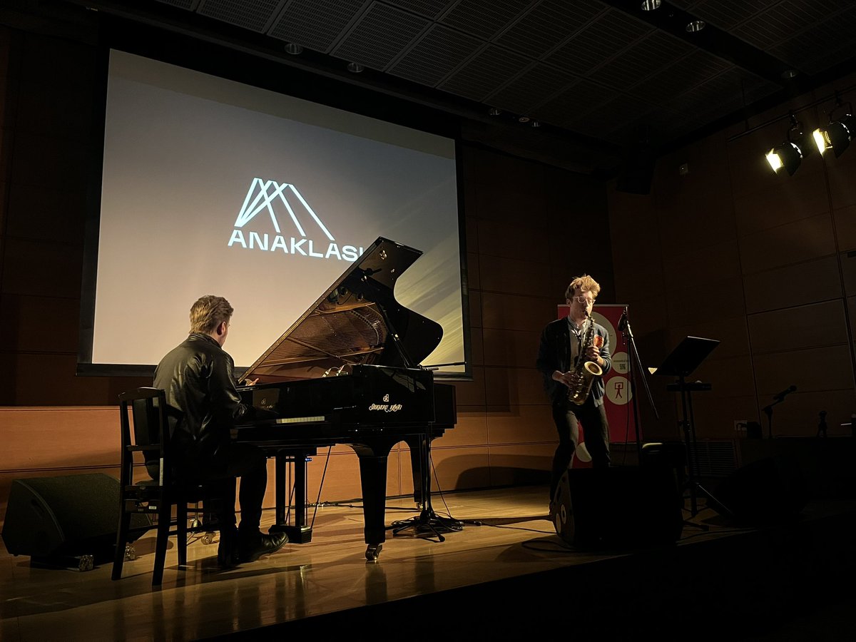 DanielCichyPWM's tweet photo. Wystartowaliśmy! Projekt #AnaklasisInJapan rozkręca się w najlepsze! #Orzechowski #Pierończyk #Więcek w @PLinTokyo / @PLInst_Tokyo zagrali materiał z płyt z serii #Revisions. Polski jazz zachwycił dziennikarzy, menadżerów, wydawców, artystów, dystrybutorów. Dziś ciąg dalszy! https://t.co/PsrM9OLY3s