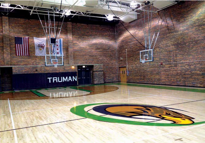 2xBrett's tweet photo. After a great conversation with @cortezhale33, I am blessed and grateful to receive my first offer from Harry S. Truman college #gofalcons #thornwoodbasketball @scottybscout https://t.co/1oBkYISAgz