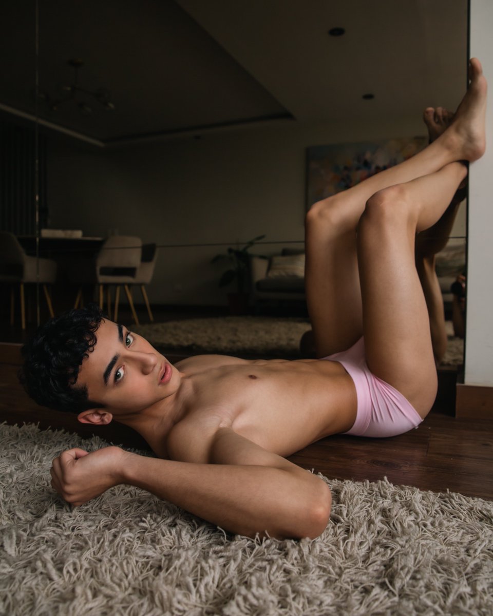 Around the house with @audreycabrerx  from Monterrey 🇲🇽. Photography by me. 5/5