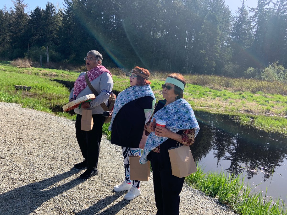 MarlaMarie14's tweet photo. Beautiful salmon release today at the Silverdale wetlands with Silverdale elementary and Kwantlen First Nations https://t.co/rathQoKNVF