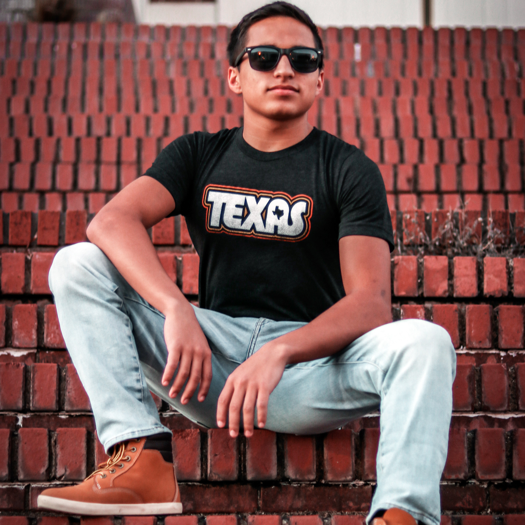 GustoGraphicTee's tweet photo. Hey y'all! Check out our super cool Retro Texas t-shirt! The design is unique and the quality of the shirt is top-notch. Whether you're a proud Texan or just love the retro aesthetic, this shirt is a must-have. We have a ton of other awesome designs too, so be sure to check us ou https://t.co/TfES0ozEsj