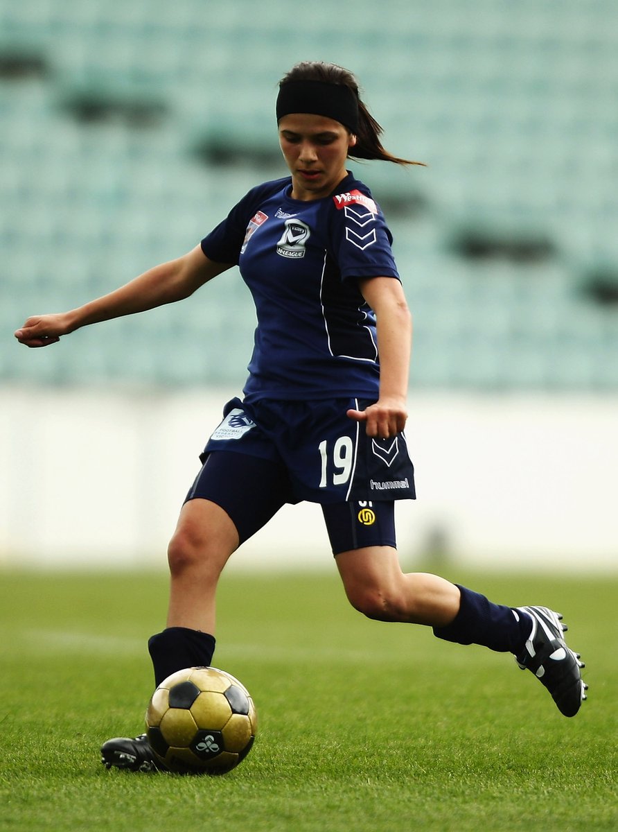 AnnOdong's tweet photo. Forward, Enza Barilla (@EnzaBarilla) 
👕 @gomvfc 
🗓️ 08/09–2015/16
⚽️ 65
🥅 6
🏆 2013–14 Championship

Another of those pacy small forwards, Enza was a foundation player who came to epitomise the club in her tenacity but also the neatness on the ball. https://t.co/r6u2vSPjXu