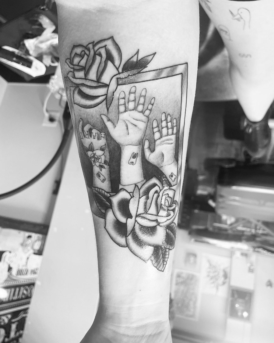 Rileyryder3's tweet photo. @xboygeniusx  ur album makes a rlly cool tattoo btw 🦷🤍 https://t.co/9GPZpO3Pxt