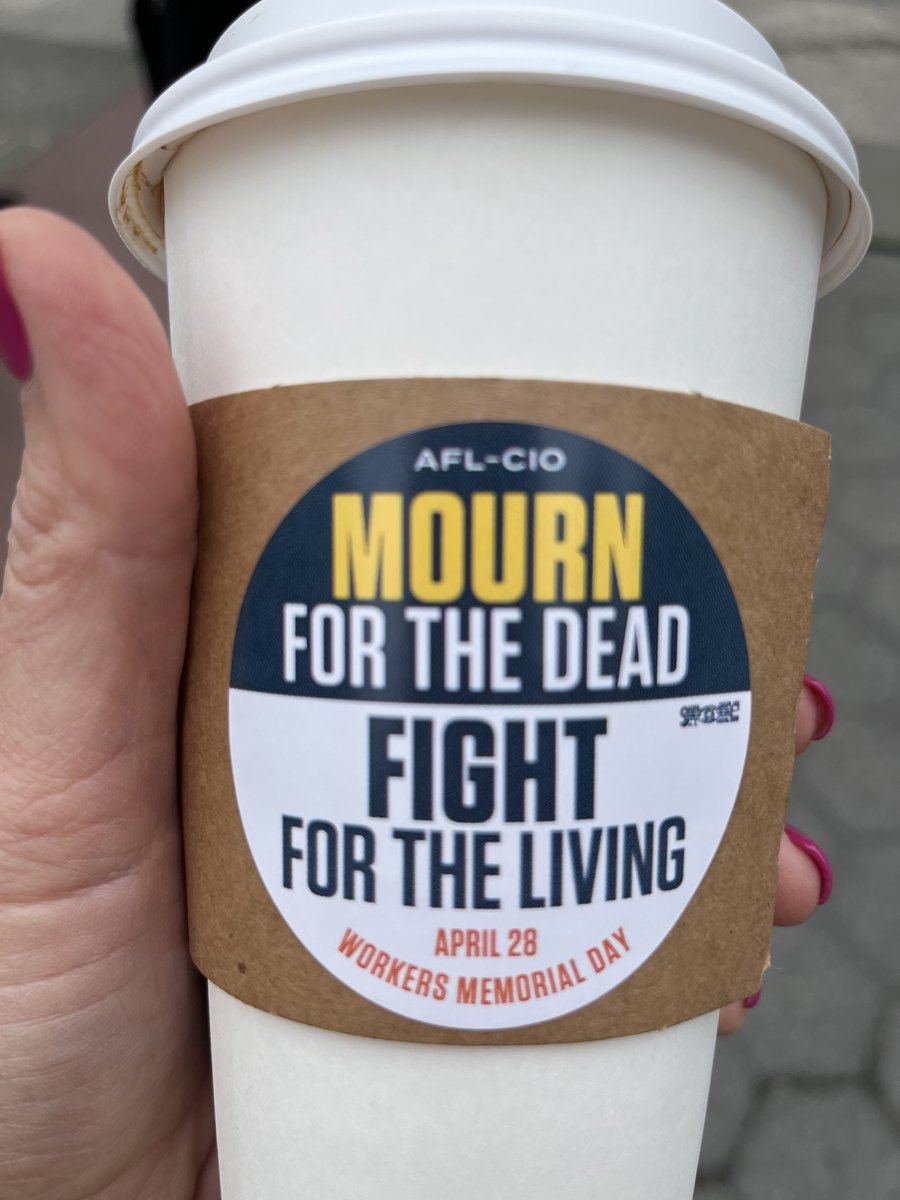 FOA_Law's tweet photo. This #WorkersMemorialDay 🙏, FOA joined @CentralLaborNYC &amp; @NYCOSH  to honor those who have died or suffered injuries/illnesses while on the job, to recognize the sacrifices made by all essential workers, and to renew the fight for strong safety and  health precautions. #Union https://t.co/UWlJFsQzeN
