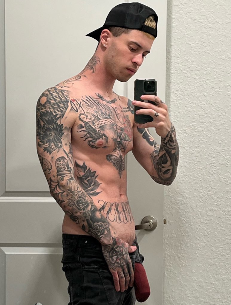 devdaddyof's tweet image. My OF is better ⬇️😈 #fitness
onlyfans.com/devdaddyof