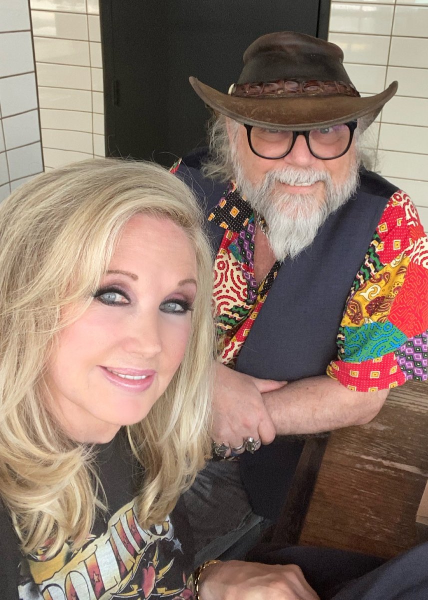 morgfair's tweet photo. Crazy day, but I got to have lunch with my frien from NZ, β¦@avspookβ©! Mask is on the table! Lovely chatting with you, Kevin! Have a great trip home! #BeKind #Maskup Sending Love To You Allππ·ππ₯³ππππΉππ·ππ₯³ππππΉππ·ππ₯³ππππΉππ·ππ₯³ππππΉππ·ππ₯³π https://t.co/CWns0zuZIT