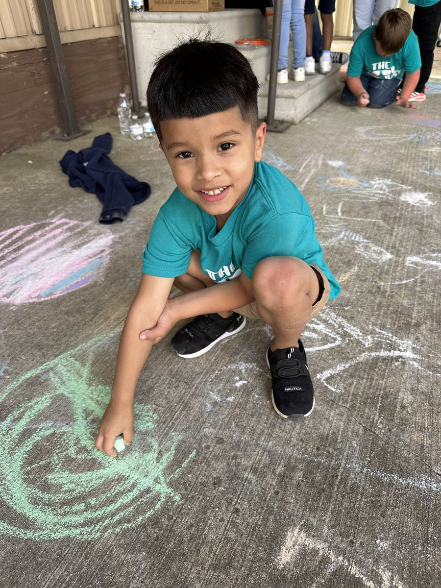 heyteacher83's tweet photo. I didn’t get a lot of pictures at field day today but the kids had a blast! @FISD_Ingram 
#IngramIngenuity https://t.co/qzgAZYJibn