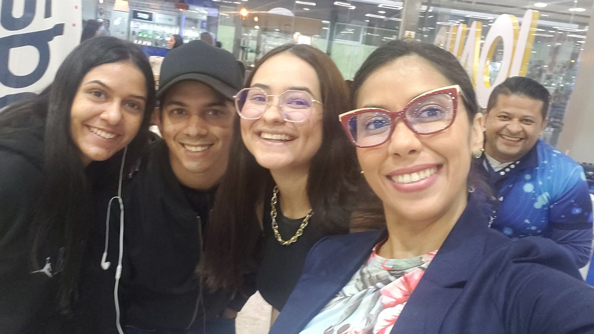 CaripaKatherine's tweet photo. Hoy fue un día de transmisión especial en #KatherineEnOnda desde la nueva tienda @Multimax_Store en #Barquisimeto donde conocimos al adorable #MaxDog 🐕 luego les cuentos de este prototipo. #Radio https://t.co/zWsomcDdlg