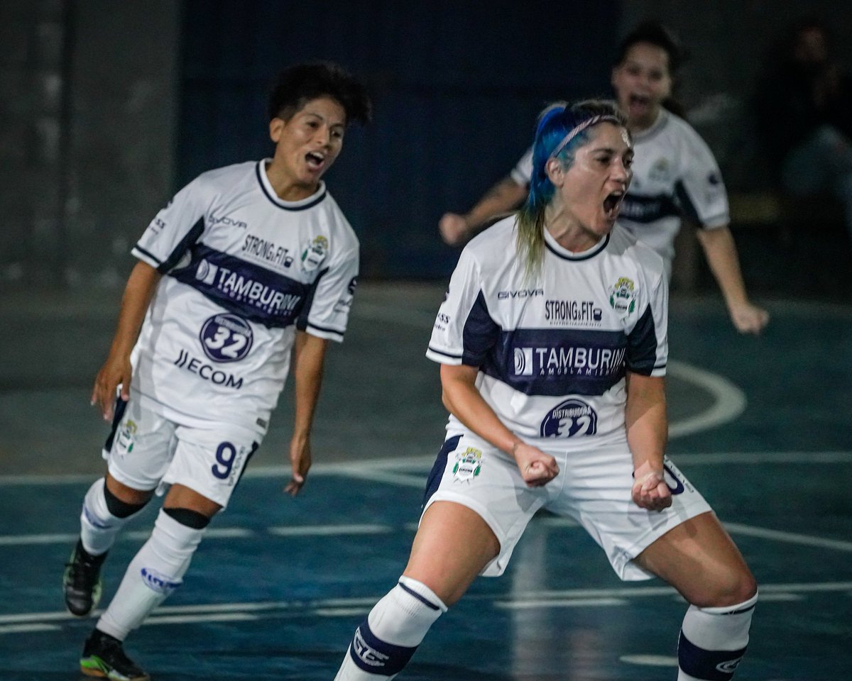 FutsalCGE's tweet photo. ⏱🔚 ¡Terminó el primer tiempo!

El Lobo derrota 2 a 0 a Huracán con goles de Solferino y Guarracino.

#SomosGuerreras https://t.co/eDBcRPnNlI