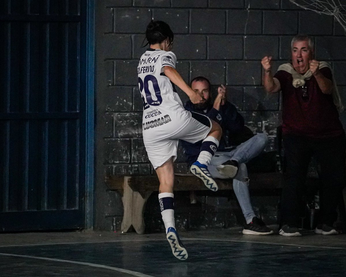 FutsalCGE's tweet photo. ⏱🔚 ¡Terminó el primer tiempo!

El Lobo derrota 2 a 0 a Huracán con goles de Solferino y Guarracino.

#SomosGuerreras https://t.co/eDBcRPnNlI